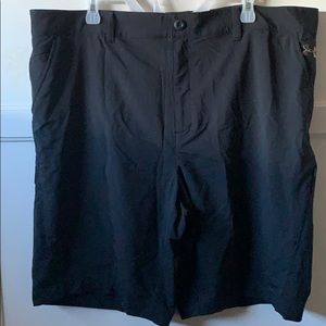 Under Armour  mens shorts size 40